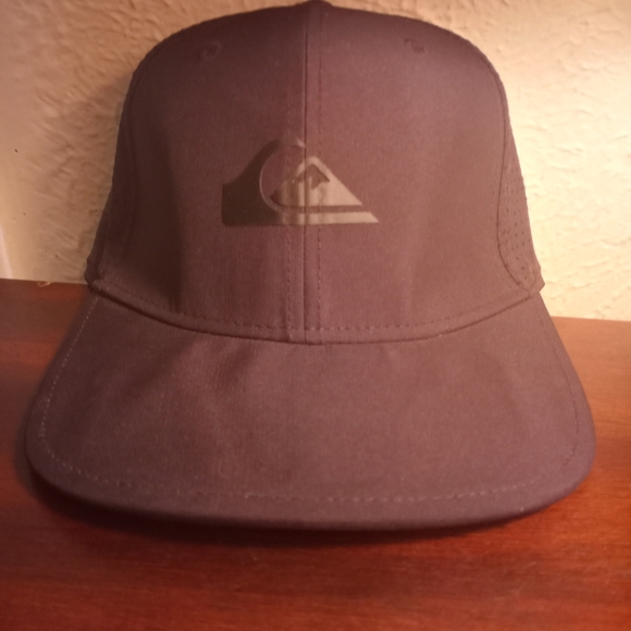 Quicksilver hat - Picture 4 of 4